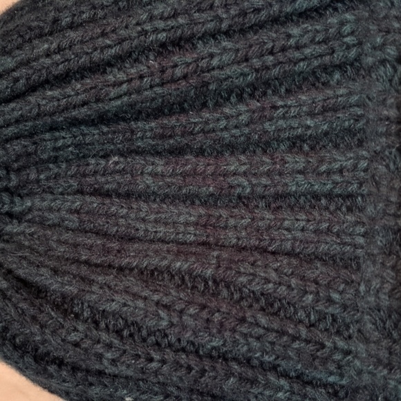 Frank & Oak Beanie and Scarf set - Picture 5 of 6